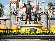 Walt Disney statue